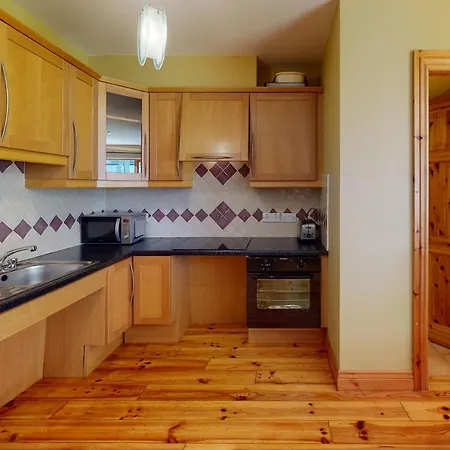 Feriehus Courtyard 4 Bed Sleeps 8