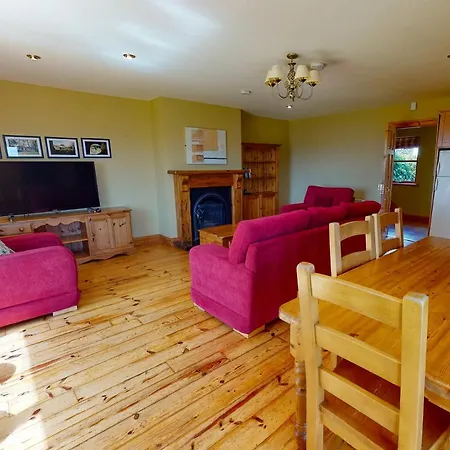 Courtyard 4 Bed Sleeps 8 Feriehus *