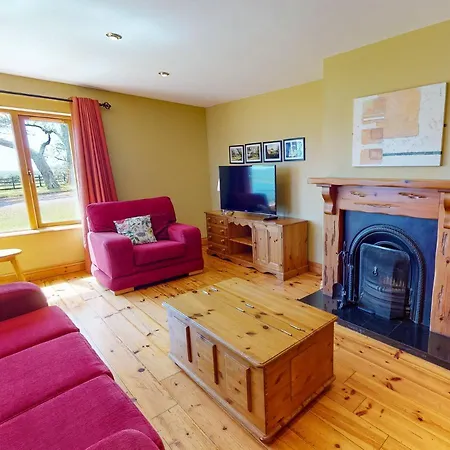 Courtyard 4 Bed Sleeps 8 Feriehus *