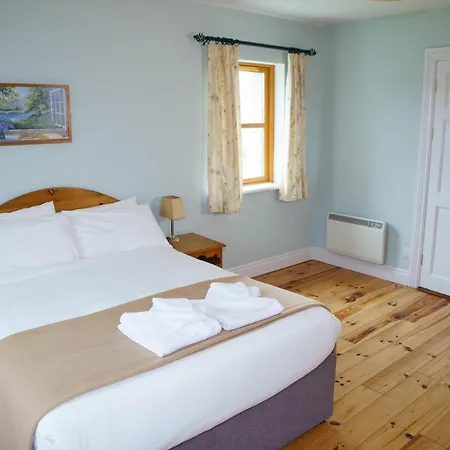 Courtyard 4 Bed Sleeps 8 Feriehus Dingle