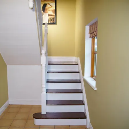 Courtyard 4 Bed Sleeps 8 *