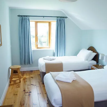 Hébergement de vacances Courtyard 4 Bed Sleeps 8