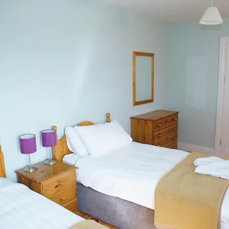 Courtyard 4 Bed Sleeps 8 Feriehus Dingle