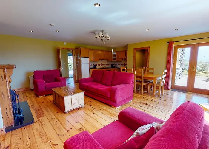 Courtyard 4 Bed Sleeps 8 Casa vacanze