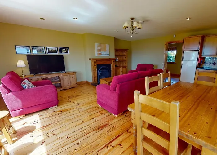 Courtyard 4 Bed Sleeps 8 Casa vacanze *