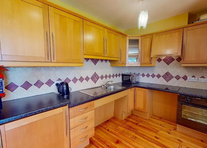 Courtyard 4 Bed Sleeps 8 Casa vacanze