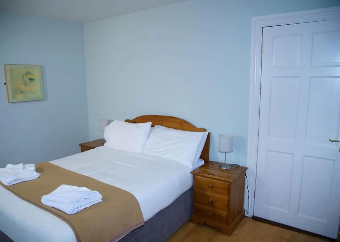 Courtyard 4 Bed Sleeps 8